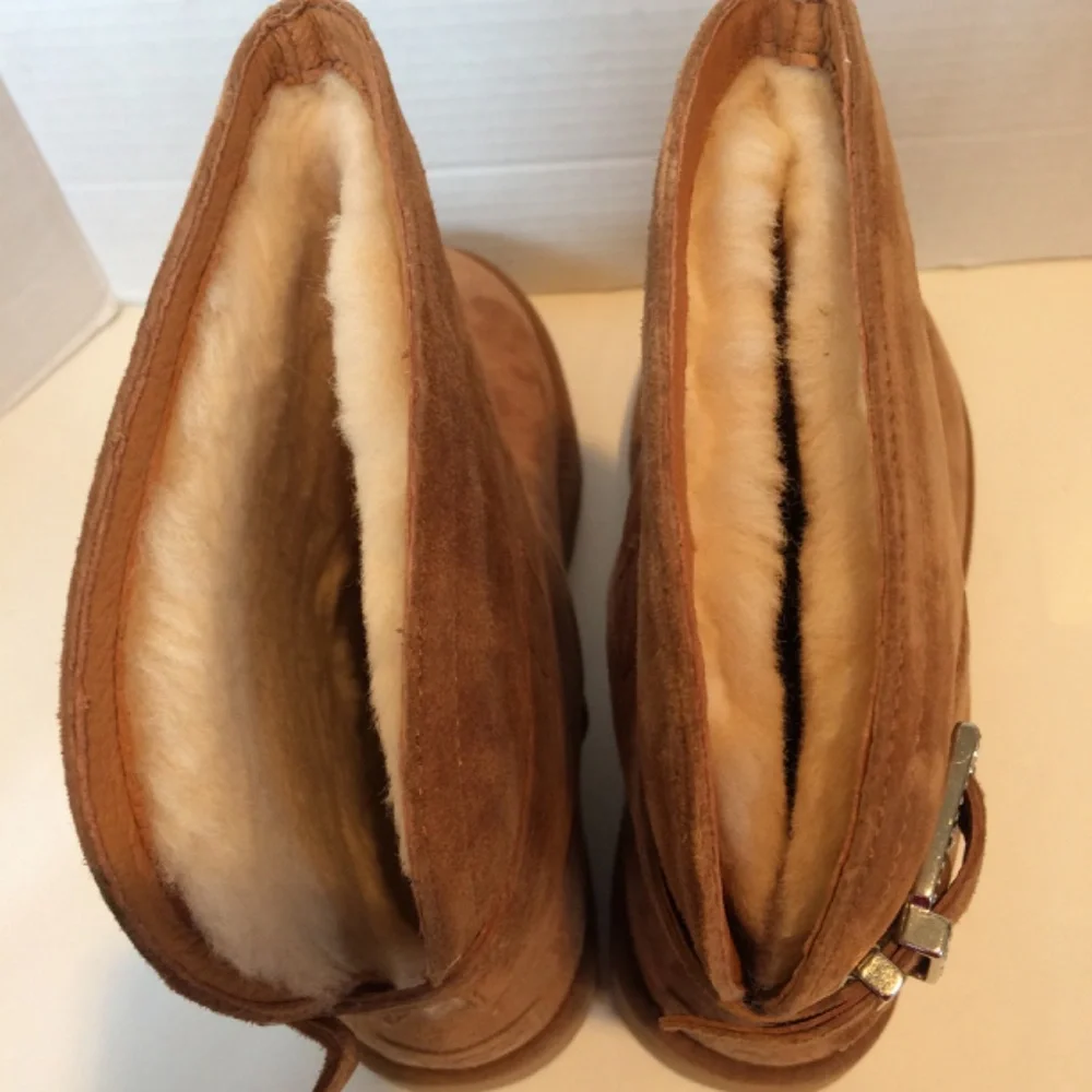 UGG authentic nib